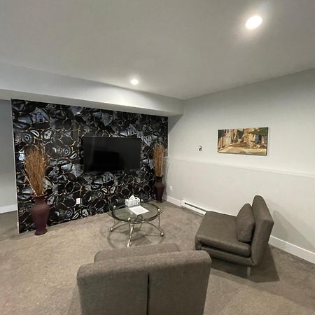 2 Bedroom Suite With Full Kitchen レベルストーク エクステリア 写真