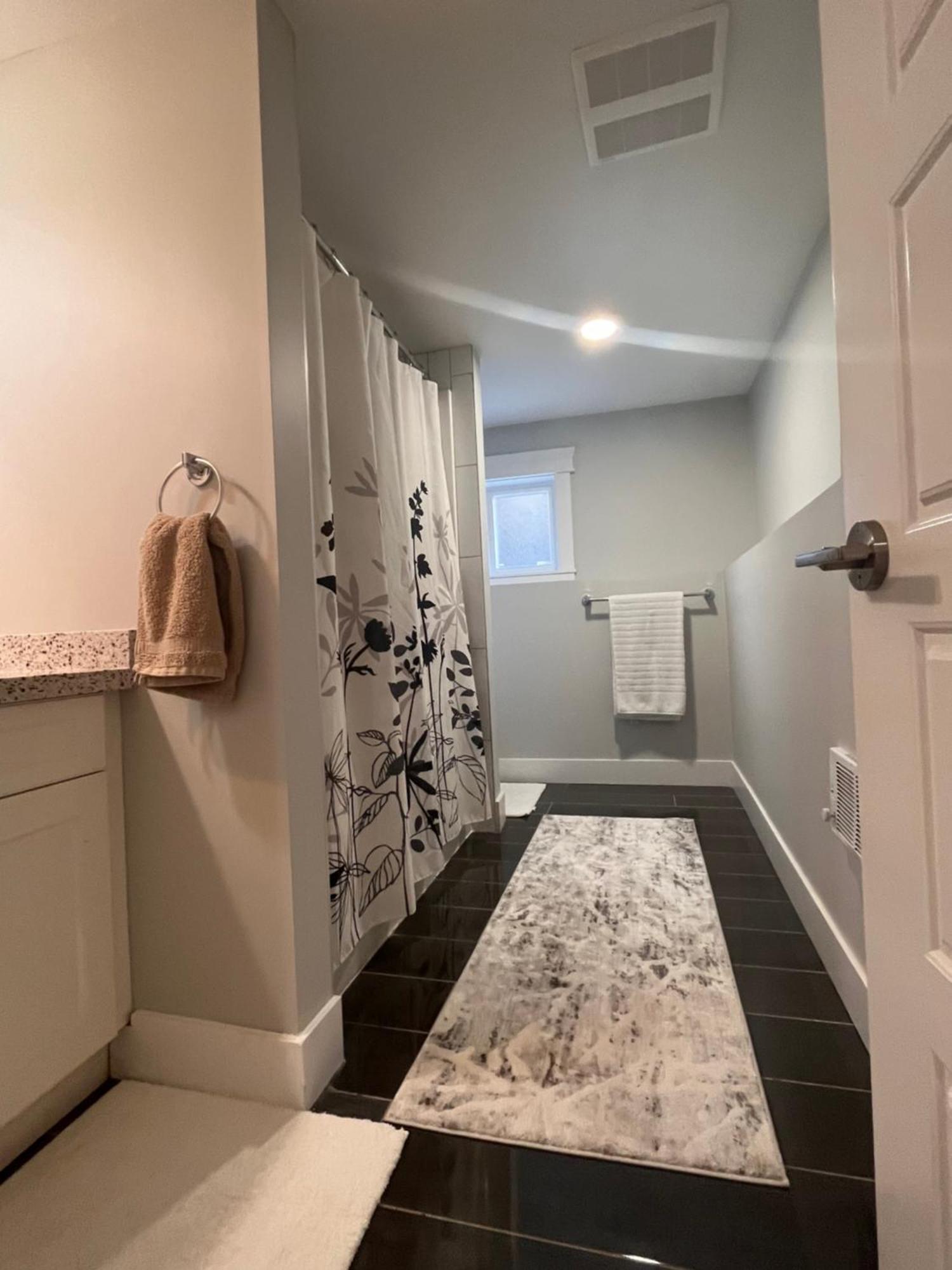 2 Bedroom Suite With Full Kitchen レベルストーク エクステリア 写真