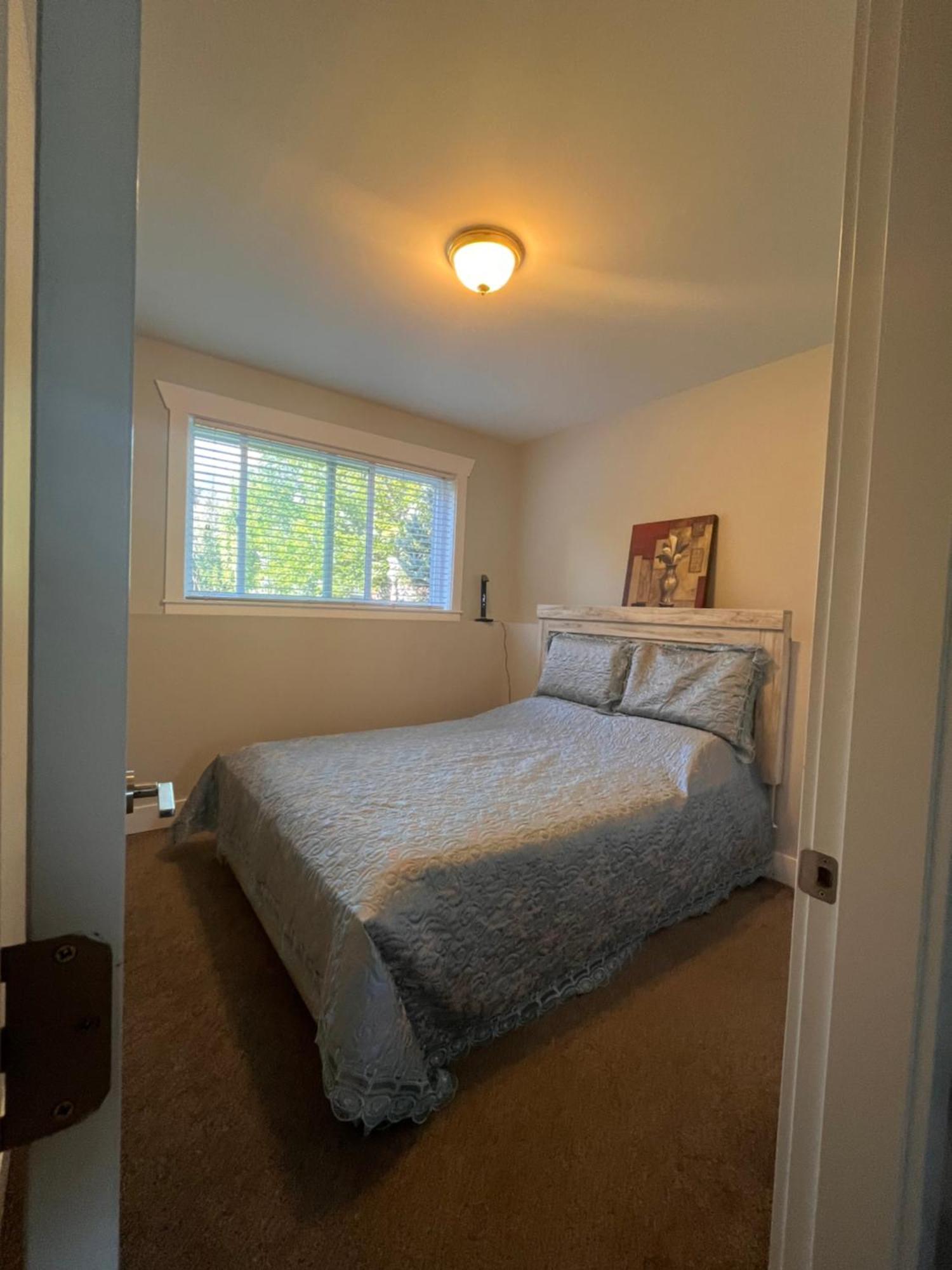2 Bedroom Suite With Full Kitchen レベルストーク エクステリア 写真